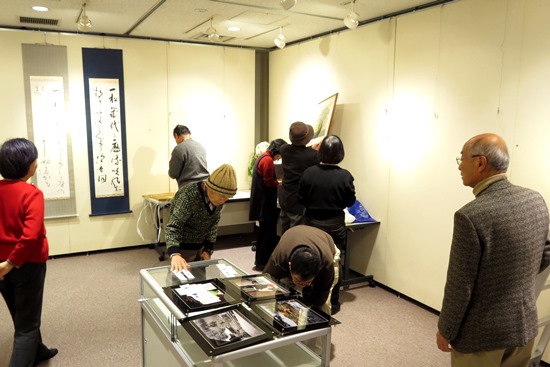 4949-2014作品展　写真を搬出.jpg